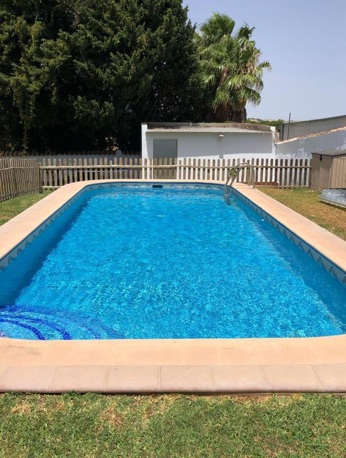Chalet con piscina, amplio jardin y aire acondicionado Chiclana de la Frontera Exterior foto
